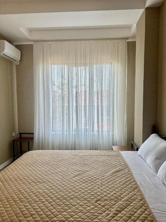 Aparthotel Kutaisi Bagian luar foto